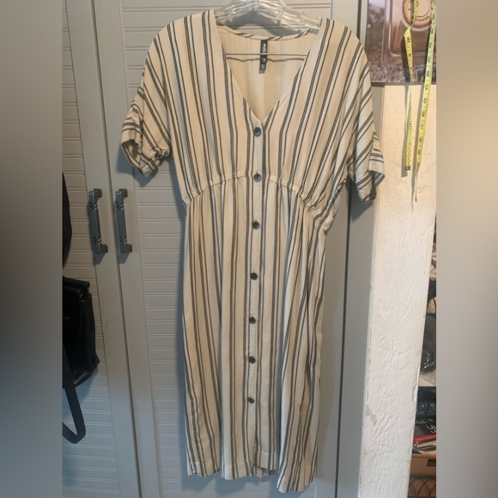 RVCA Beige Oat Black Striped V Neck Button Down Midi Dress Sz. XS NWOT